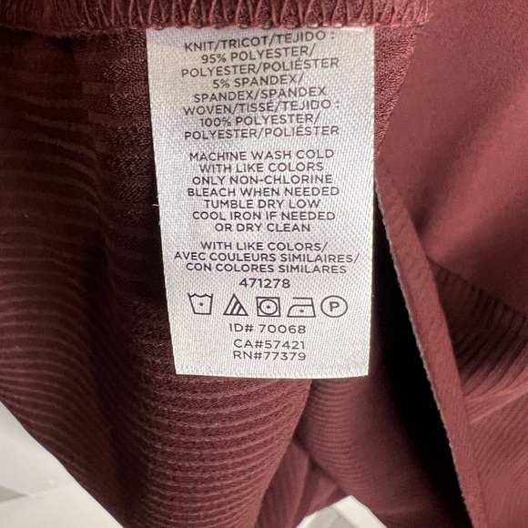 D20.18 Ann Taylor Tiered Knit Shell Tank Blouse Burgundy Size M - Picture 7 of 7